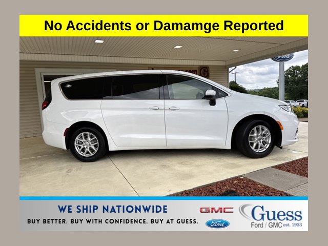 Used 2023 Chrysler Pacifica Touring FWD image 1