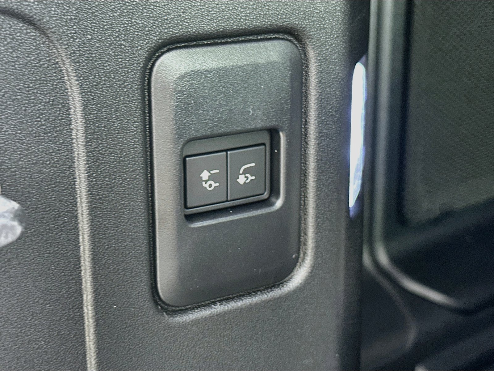 New 2026 Land Rover Defender 110 X-Dynamic SE AWD/4WD image 42