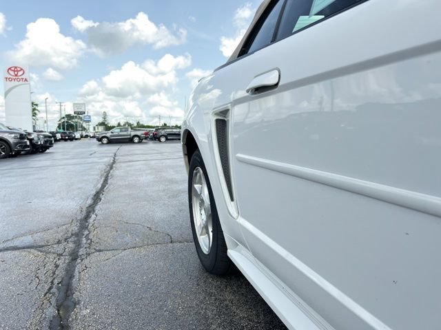 Used 2003 Ford Mustang Convertible RWD image 15