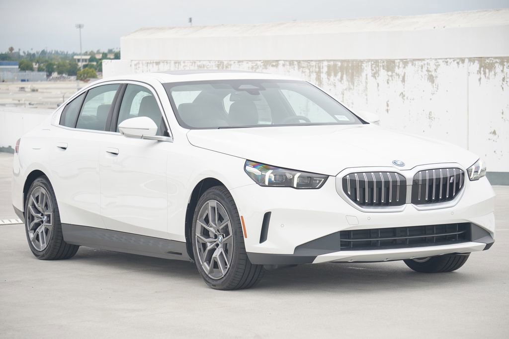 Used 2026 BMW i5 eDrive40 w/ Premium Package image 3