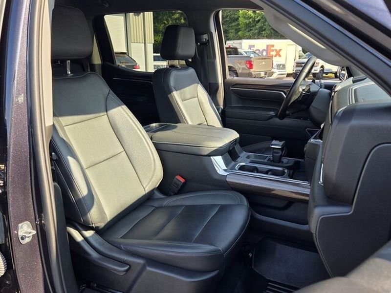 Used 2023 Chevrolet Silverado 1500 LT AWD/4WD image 19