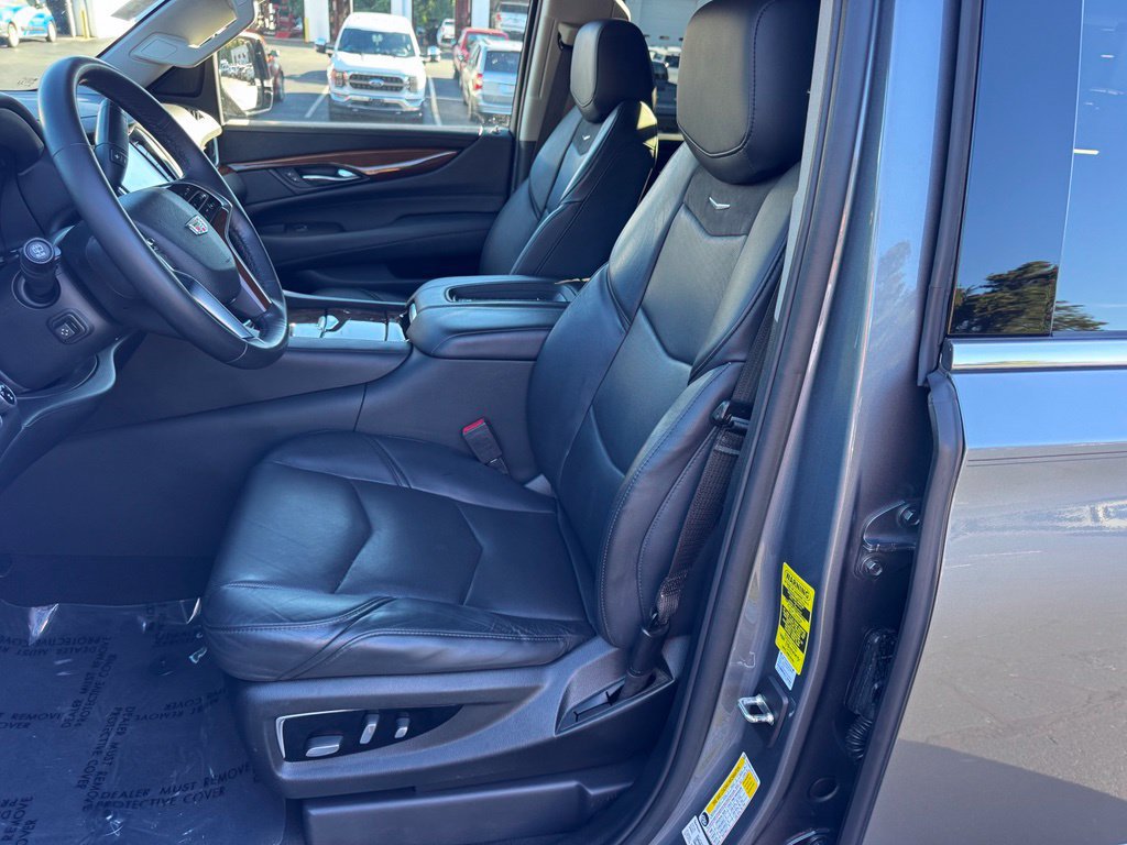 Used 2020 Cadillac Escalade Luxury AWD/4WD image 21