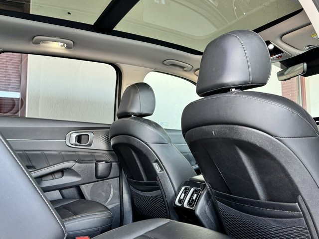 Used 2023 Kia Sorento SX image 5
