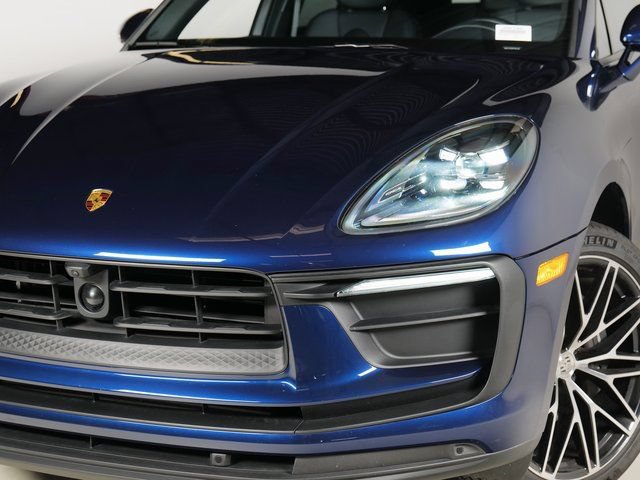 Certified 2026 Porsche Macan AWD/4WD image 31