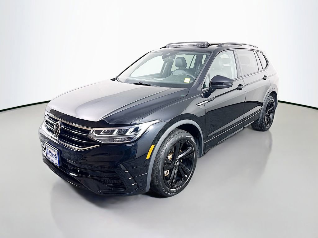 Used 2023 Volkswagen Tiguan SE R-Line AWD/4WD image 3