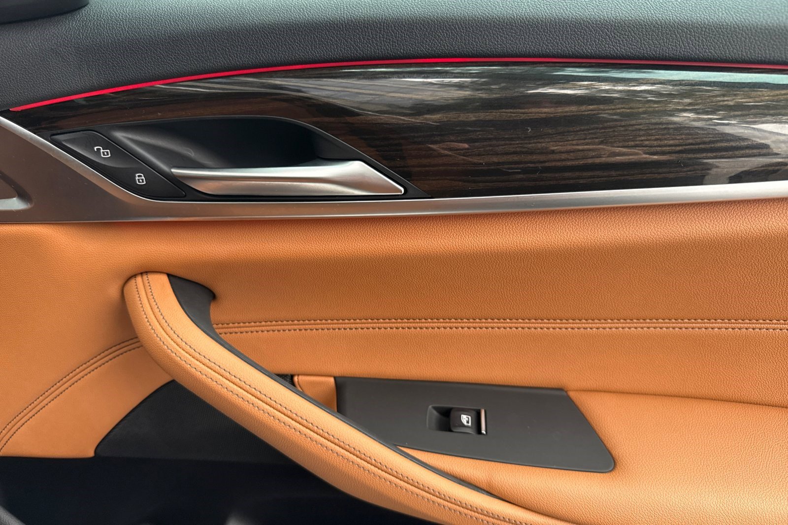 Certified 2023 BMW 530e xDrive w/ M Sport Package image 21