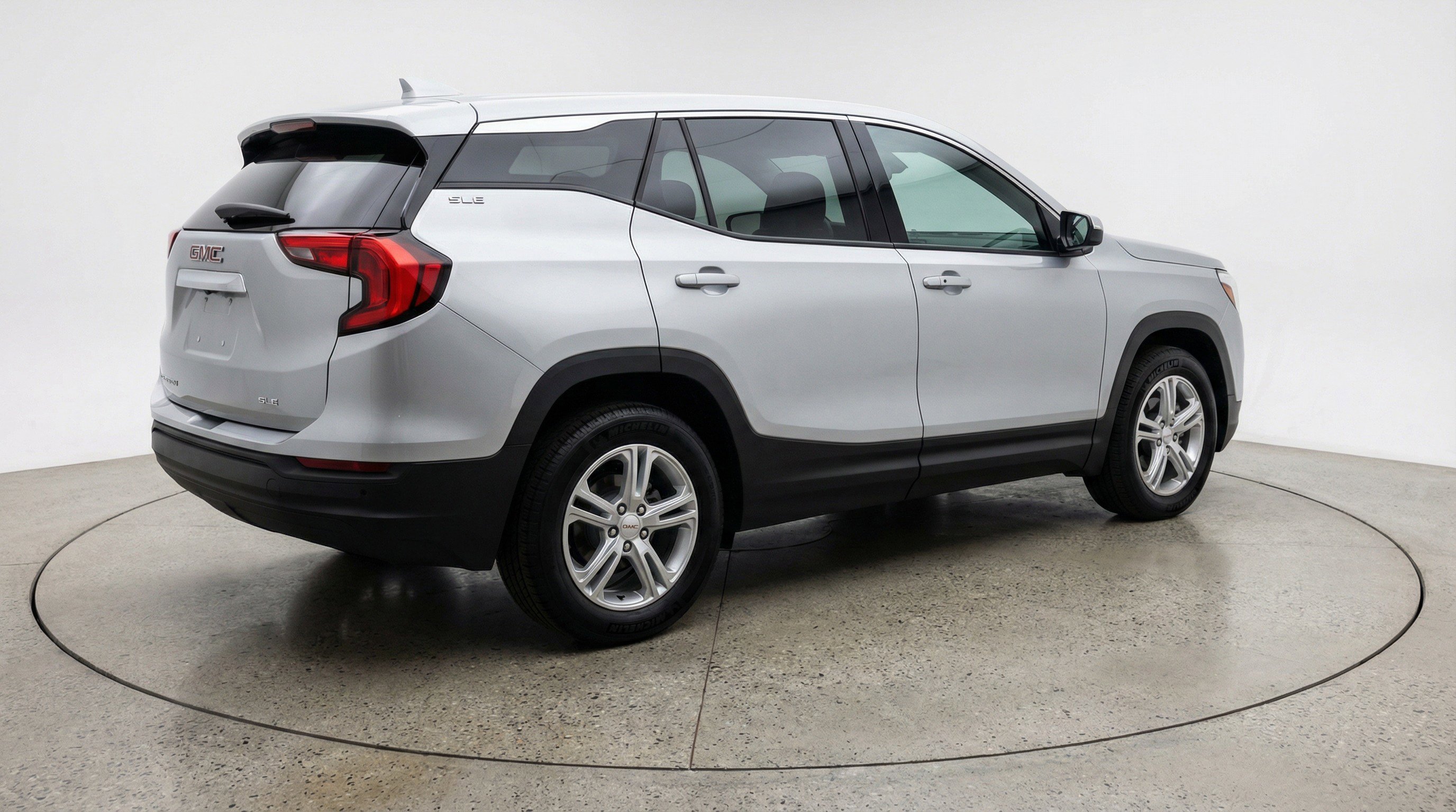 Used 2024 GMC Terrain SLE image 9