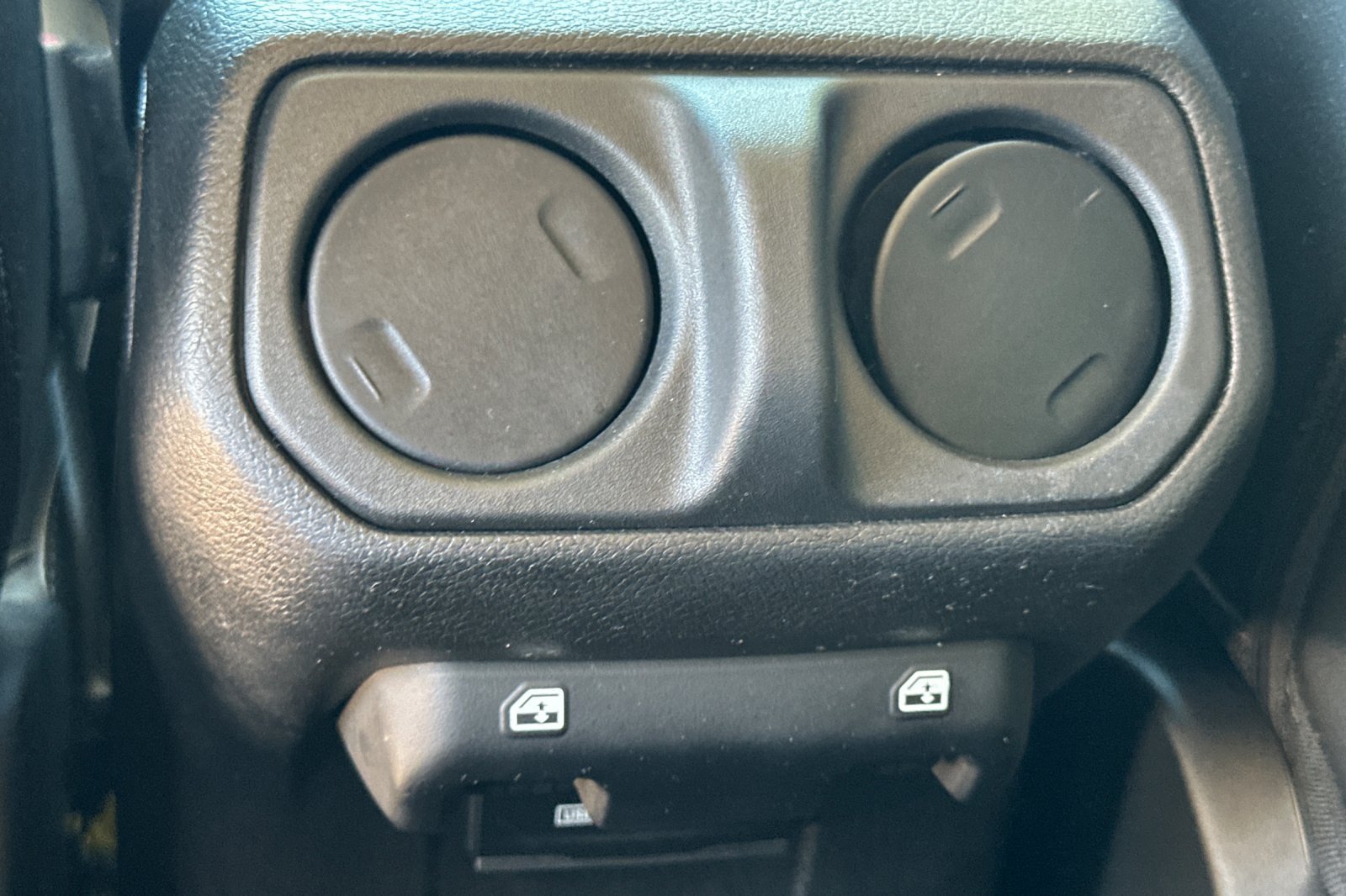 Used 2023 Jeep Wrangler Unlimited Sahara AWD/4WD image 15
