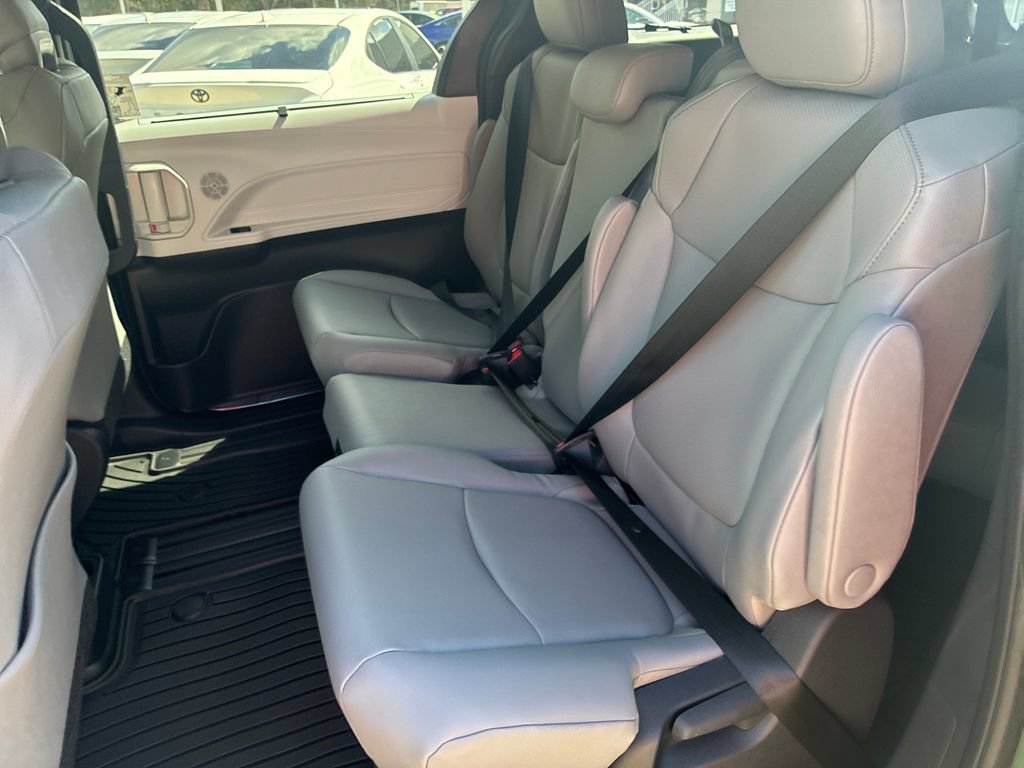 New 2026 Toyota Sienna XLE FWD image 16