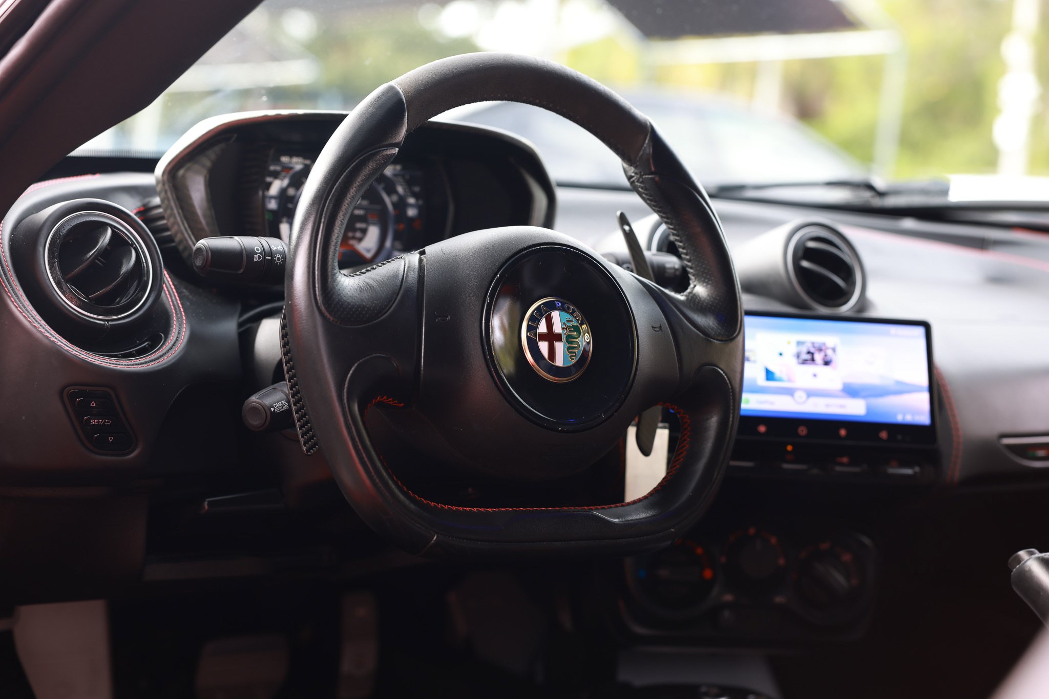 Used 2015 Alfa Romeo 4C Launch Edition w/ Convenience Group RWD image 32