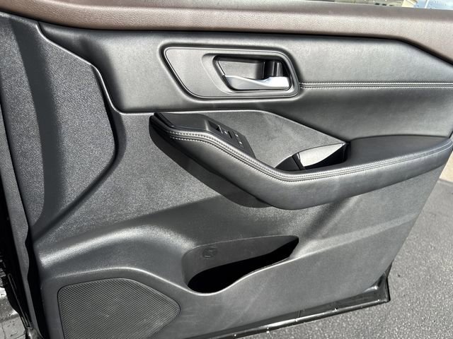 Used 2023 Nissan Rogue SL w/ SL Premium Package image 26