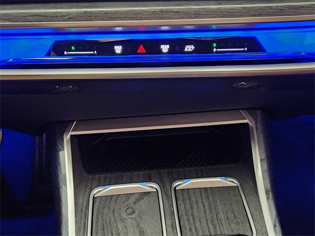 Used 2025 BMW 750e xDrive w/ Executive Package image 19
