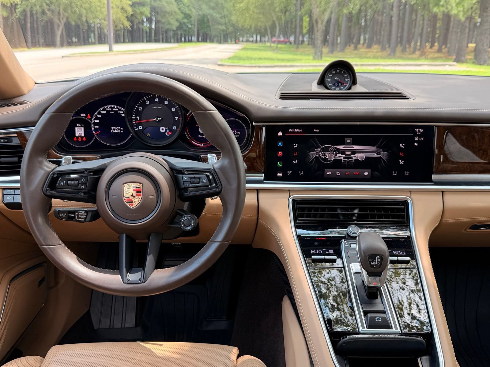 Used 2023 Porsche Panamera 4 Platinum Edition AWD/4WD image 3