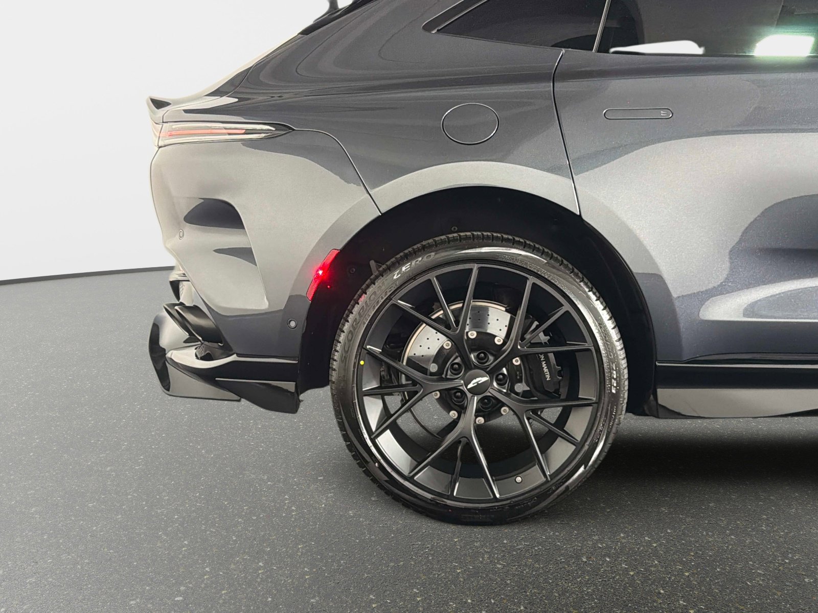 Used 2025 Aston Martin DBX 707 AWD/4WD image 18