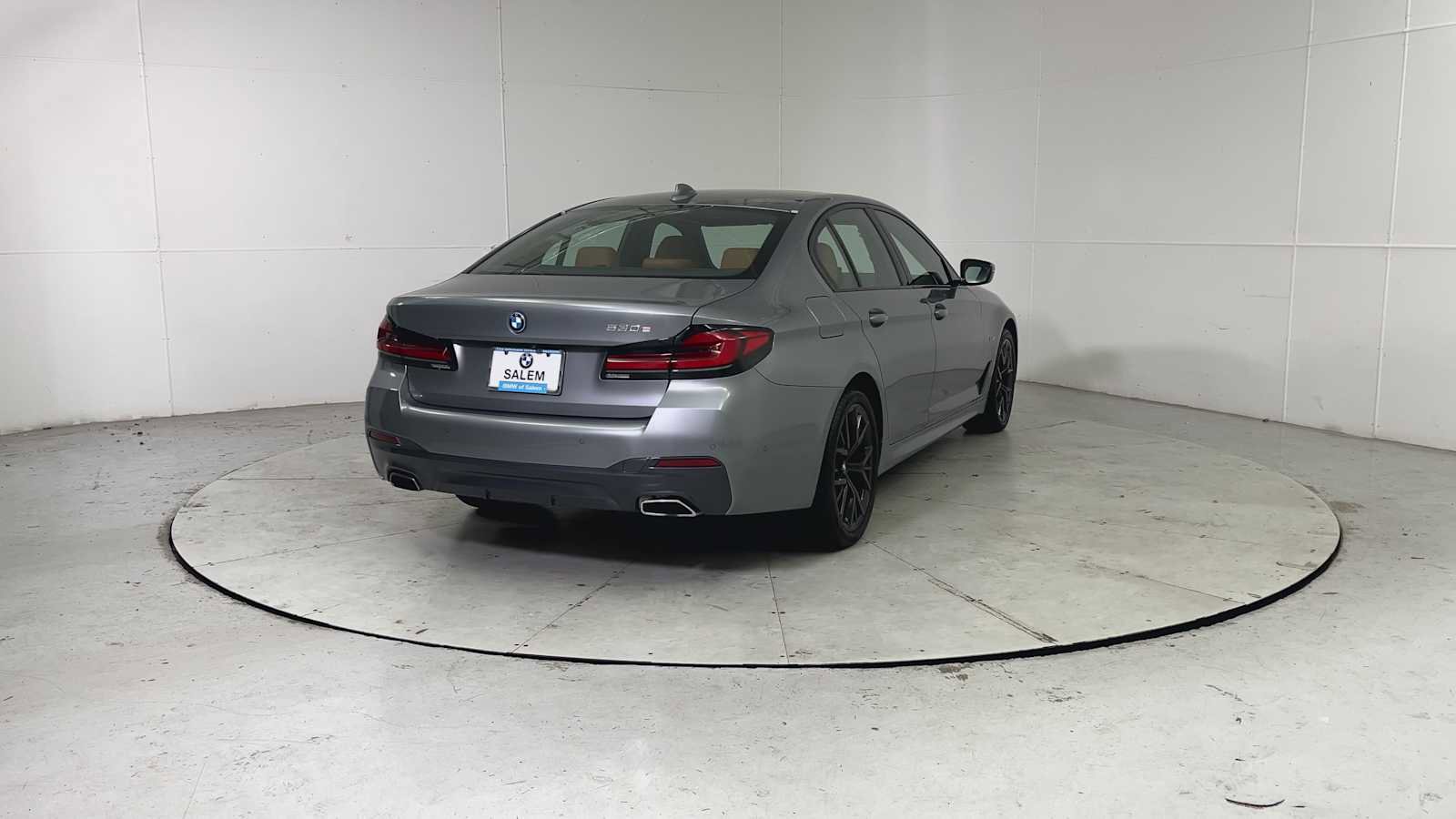Used 2023 BMW 530e w/ M Sport Package image 2