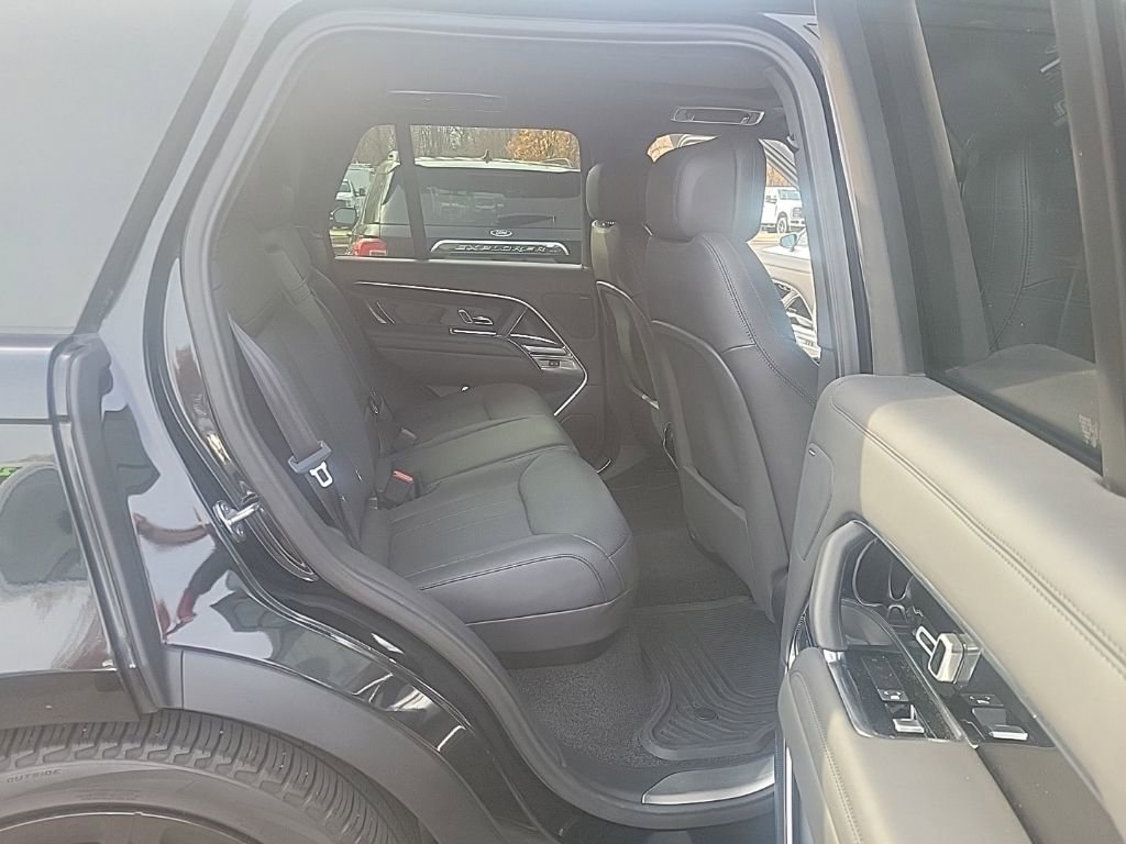 Used 2023 Land Rover Range Rover SE image 13