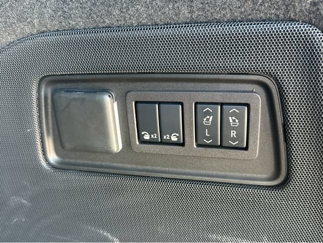 Certified 2024 Cadillac Escalade Premium Luxury w/ Performance Package AWD/4WD image 13