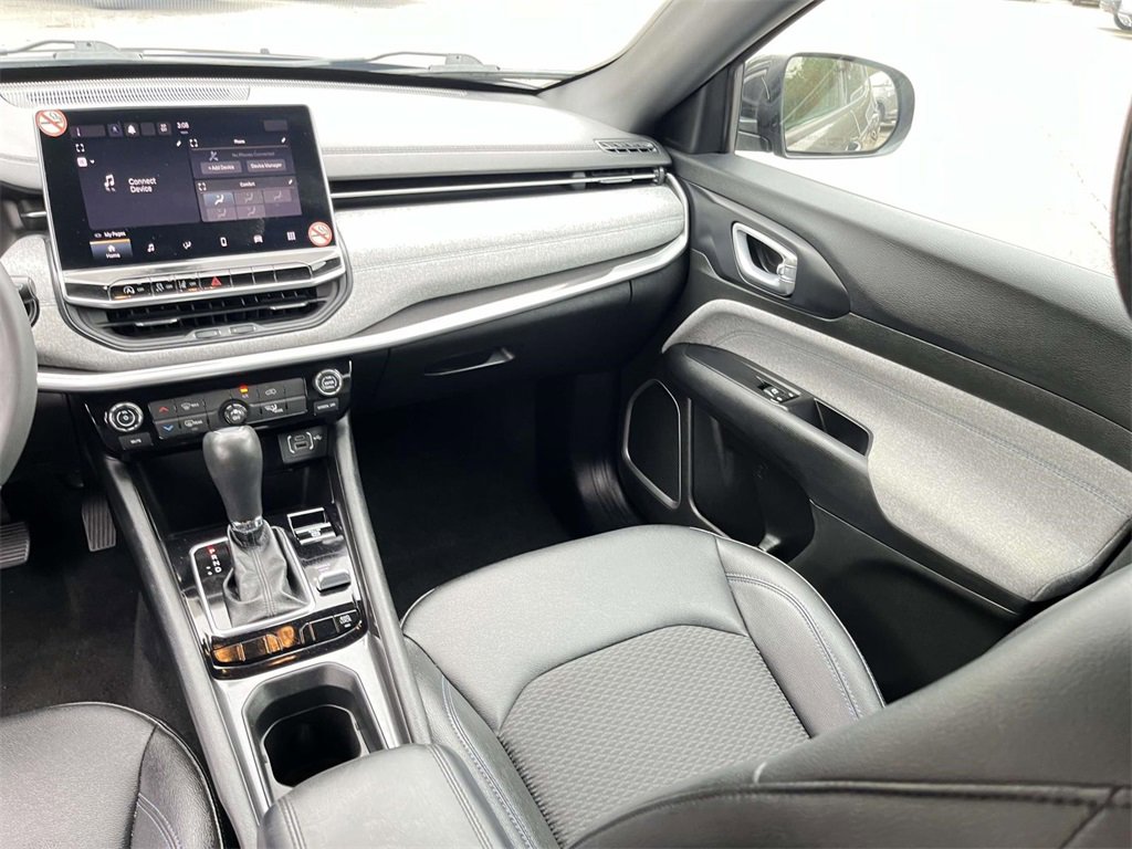 Used 2024 Jeep Compass Latitude image 29