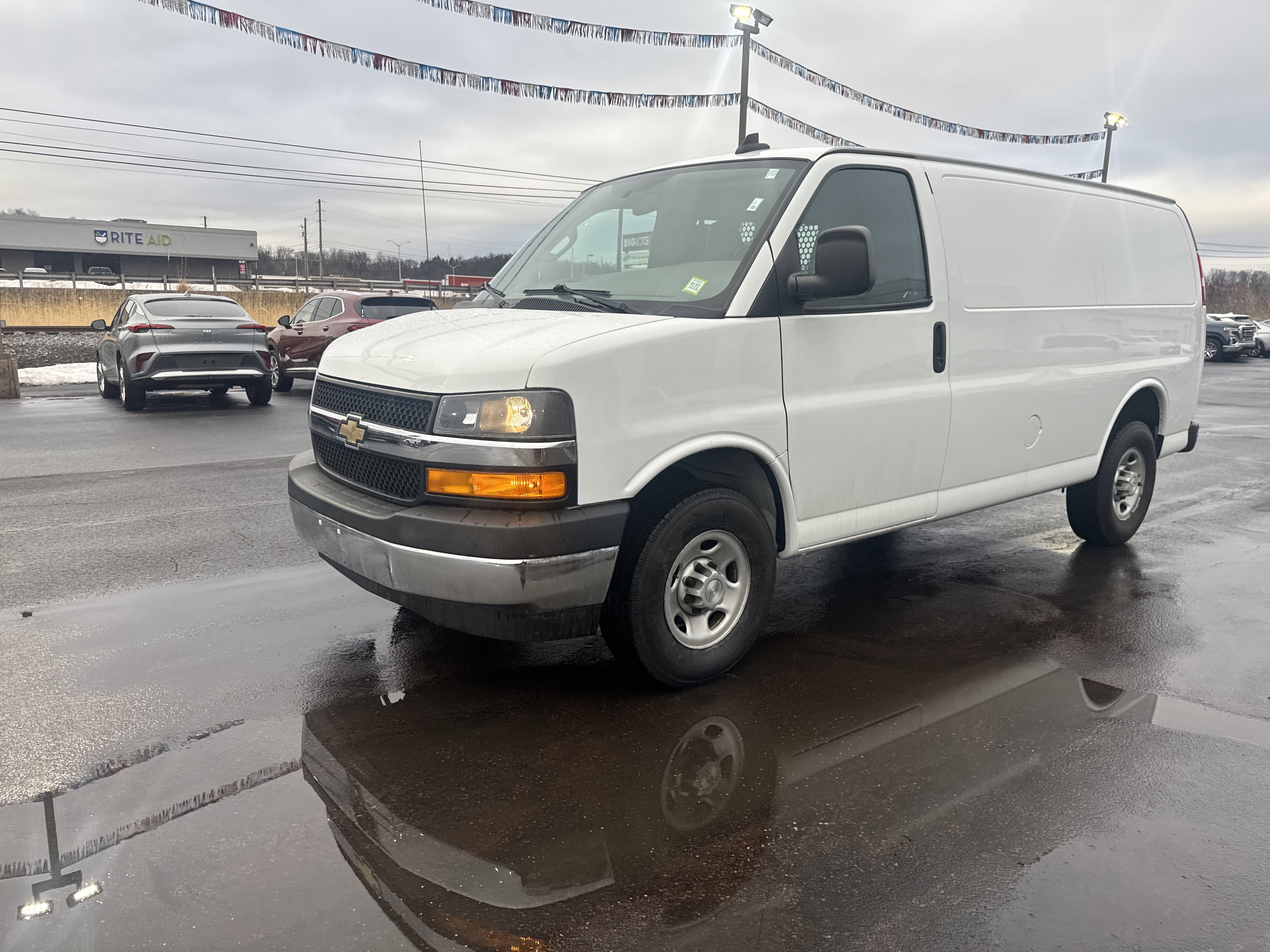 Used 2022 Chevrolet Express 2500 Work Van Full-size Cargo Van w/ Driver Convenience Package image 8