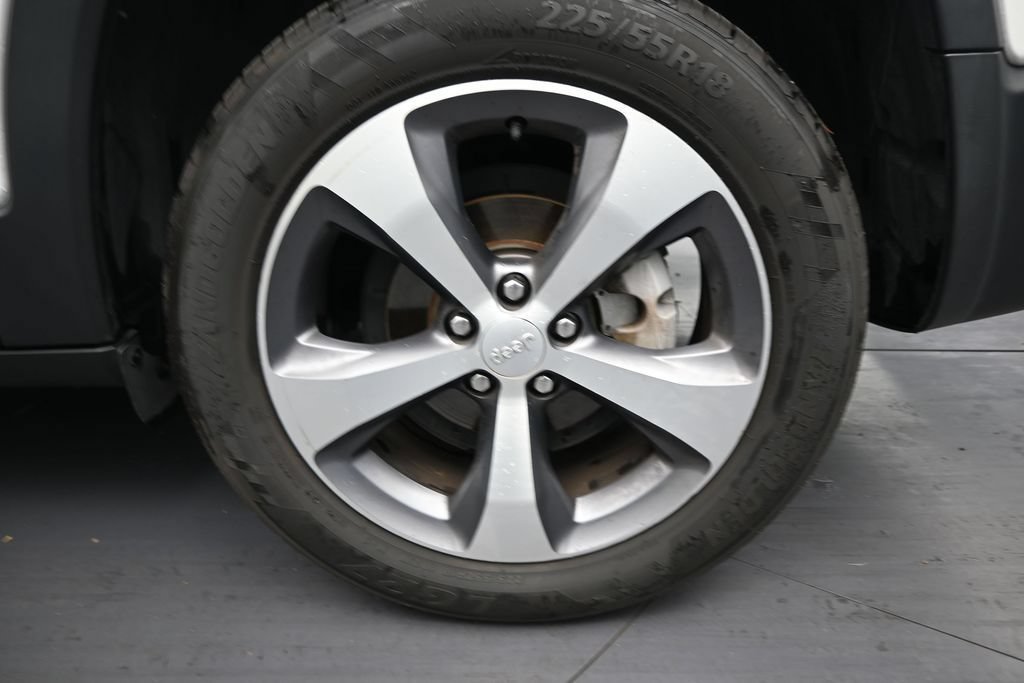 Used 2020 Jeep Cherokee Limited FWD image 10