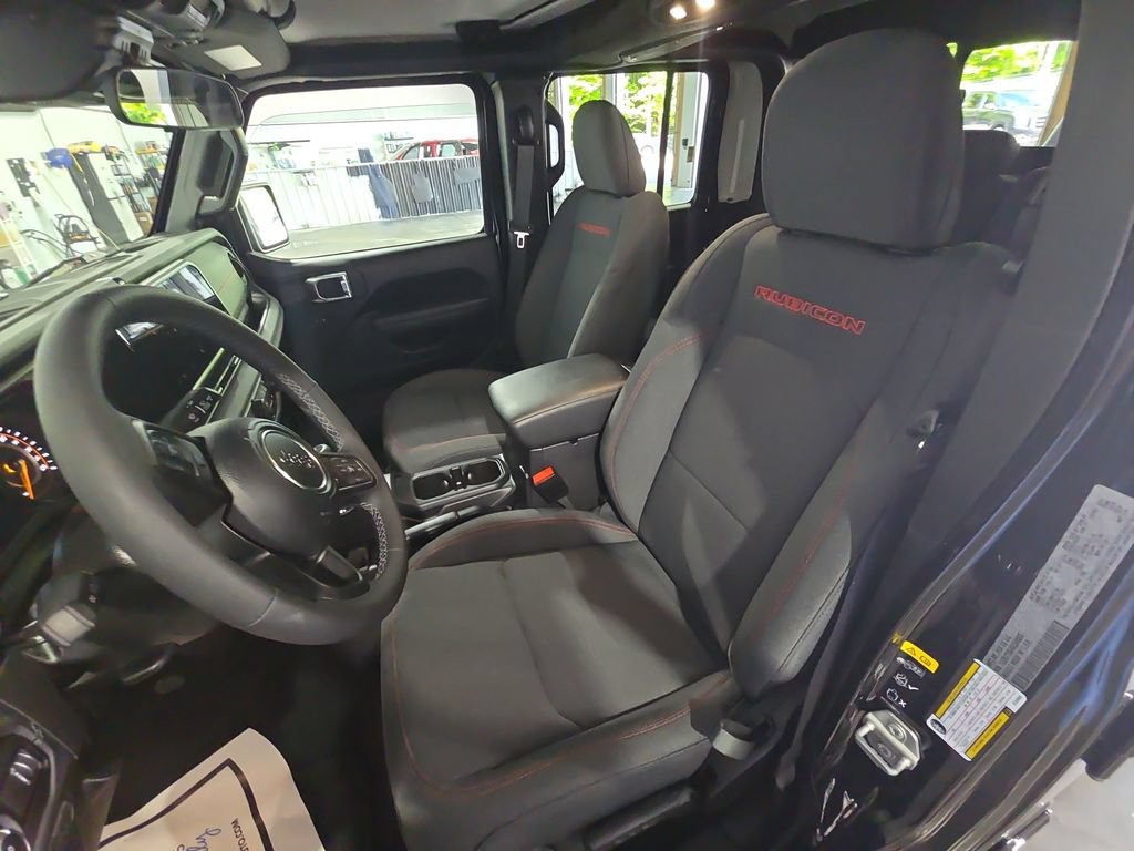 Used 2025 Jeep Gladiator Rubicon AWD/4WD image 19