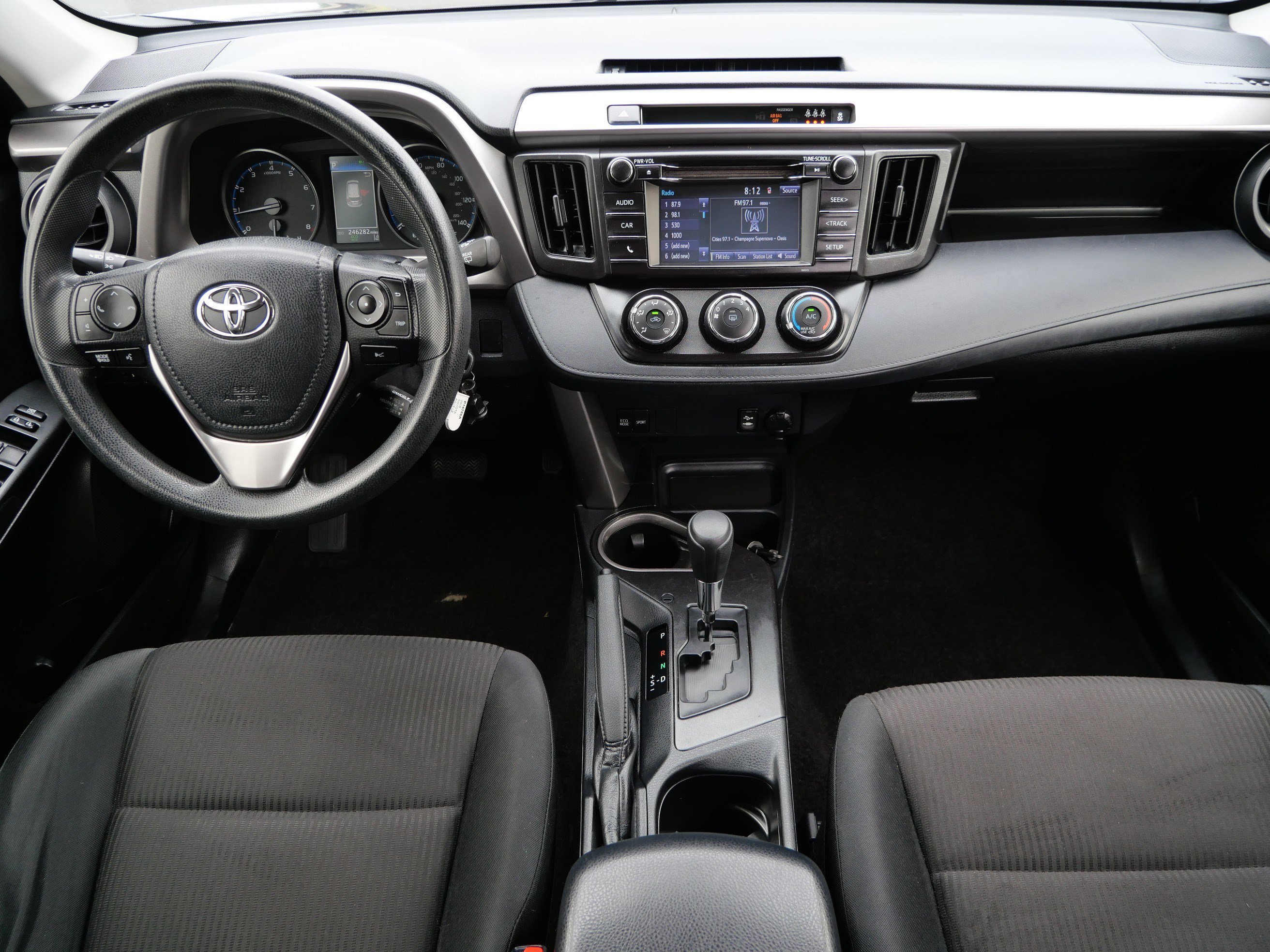 Used 2018 Toyota RAV4 LE w/ Carpet Mat Package AWD/4WD image 10