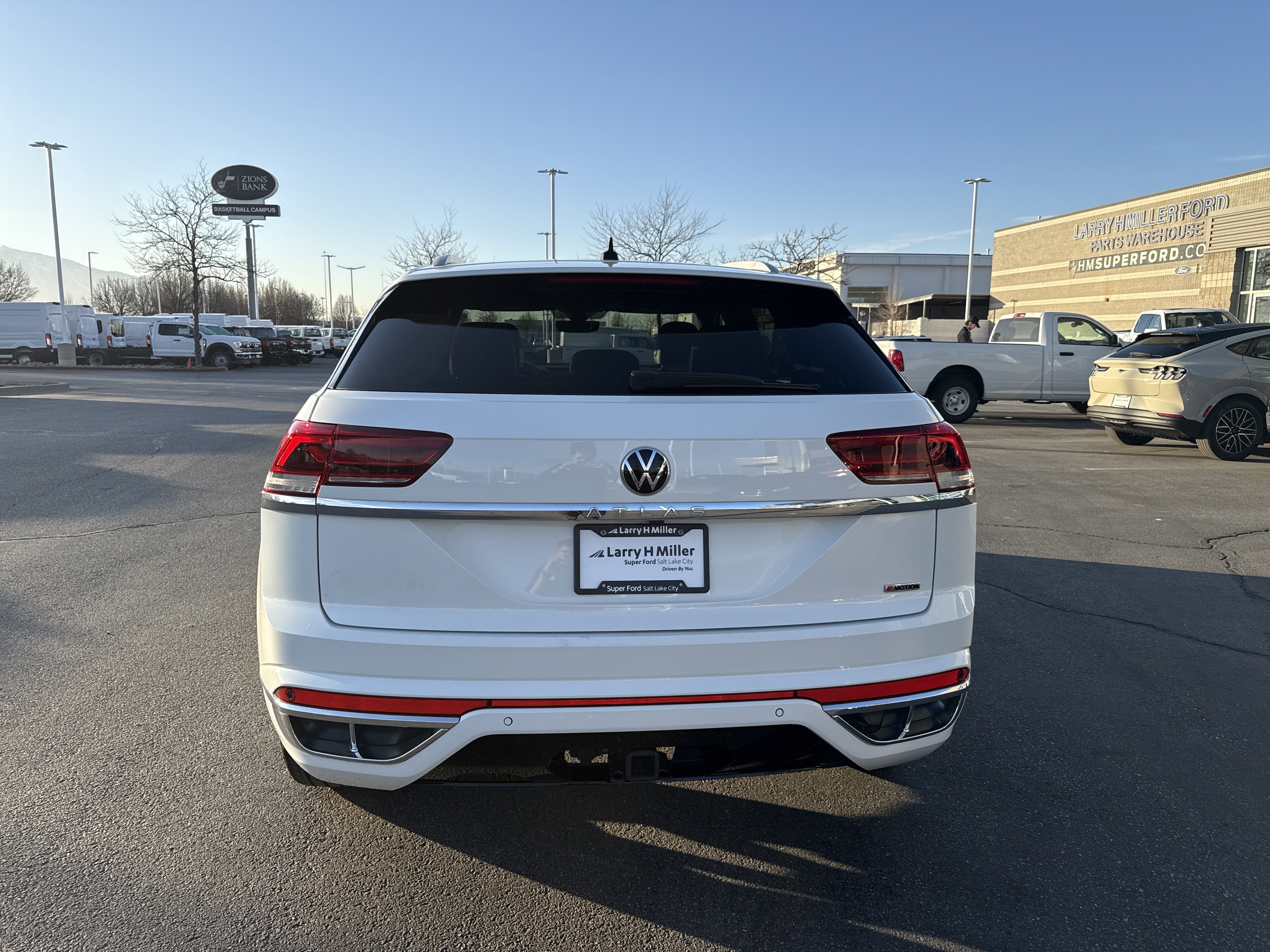 Used 2020 Volkswagen Atlas Cross Sport SEL R-Line image 4