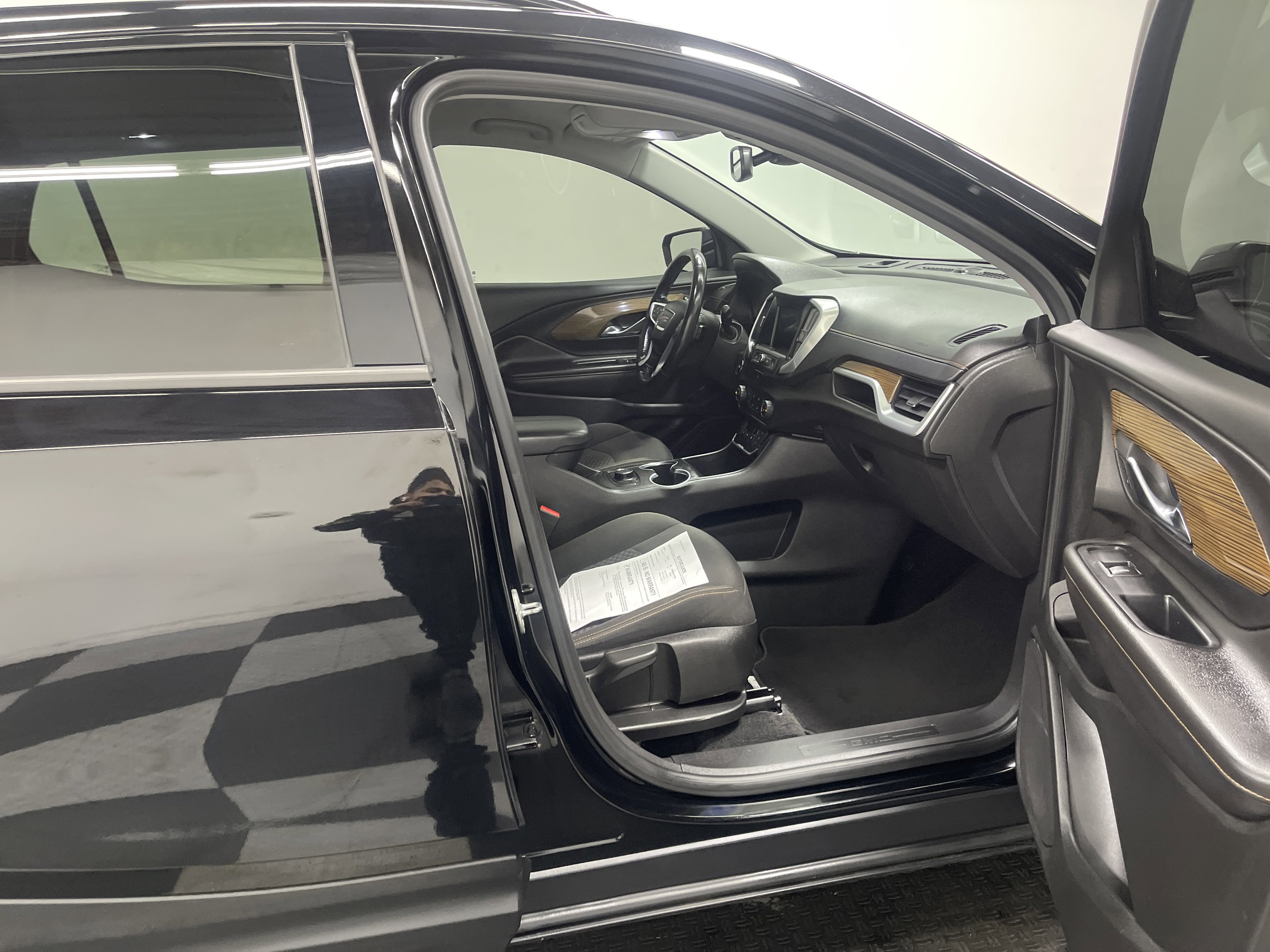 Used 2020 GMC Terrain SLE w/ Elevation Edition image 26