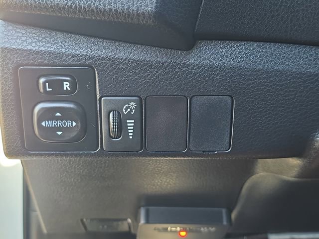 Used 2014 Toyota Corolla LE image 25