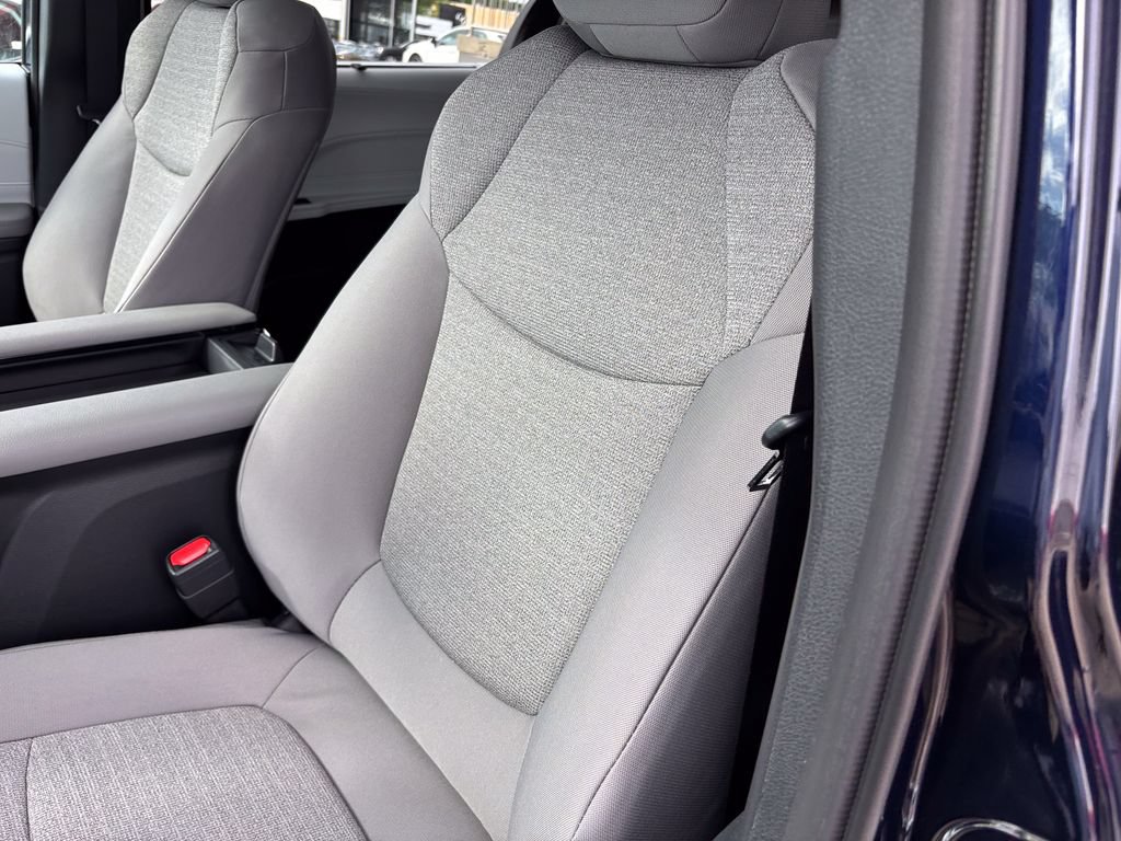 New 2026 Toyota Sienna LE FWD image 11