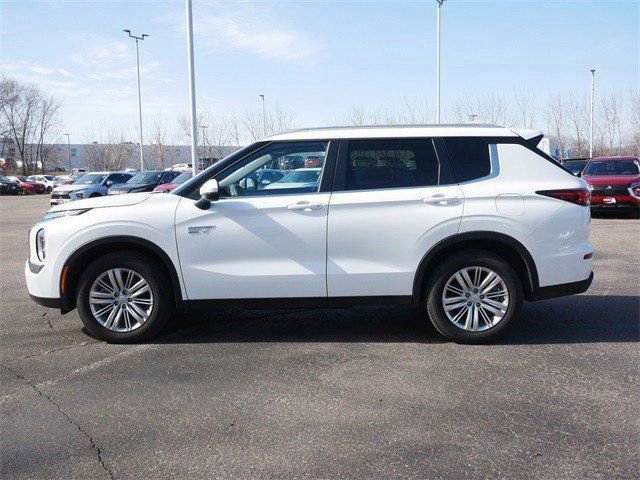 Used 2025 Mitsubishi Outlander ES image 4