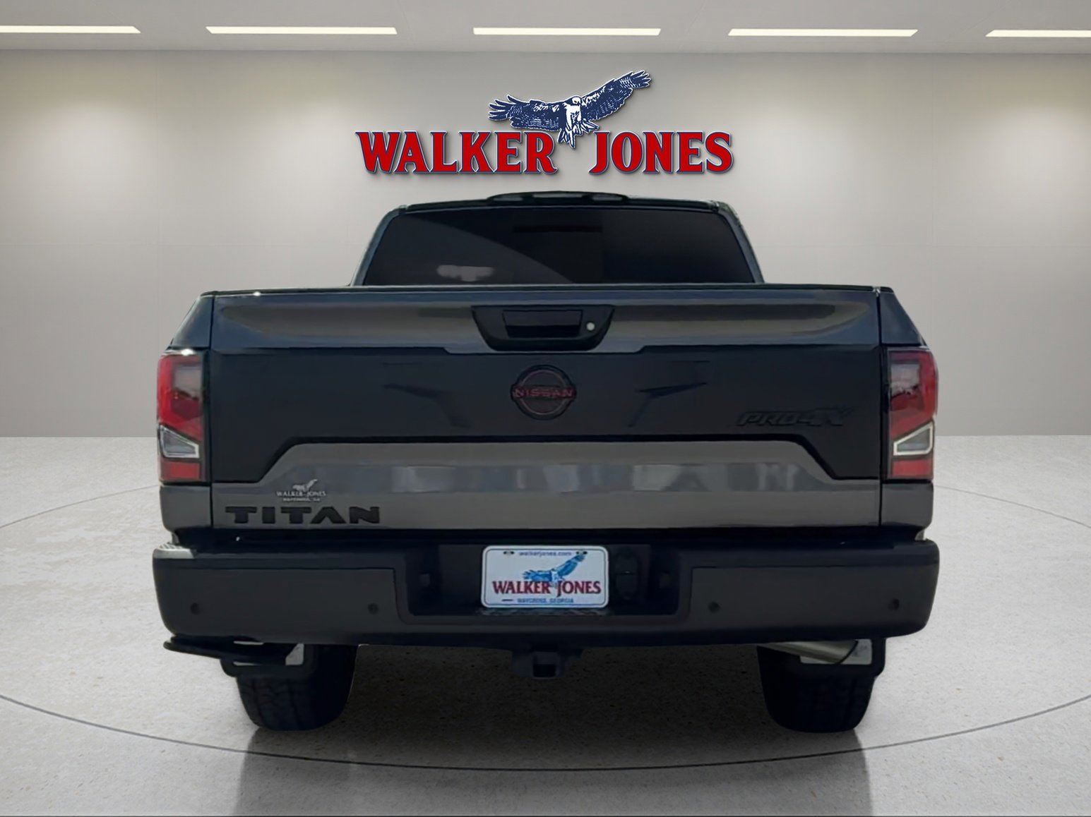 Used 2024 Nissan Titan PRO-4X image 4