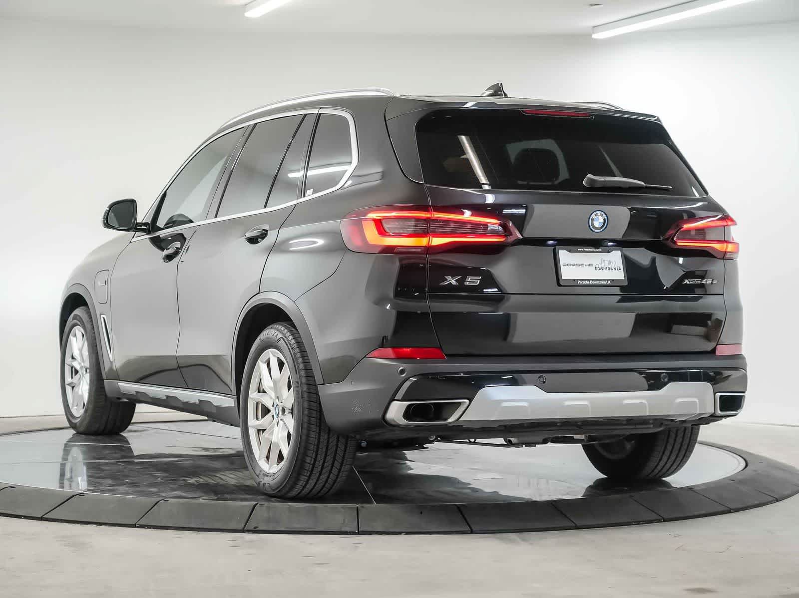 Used 2022 BMW X5 xDrive45e w/ Parking Assistance Package AWD/4WD image 3