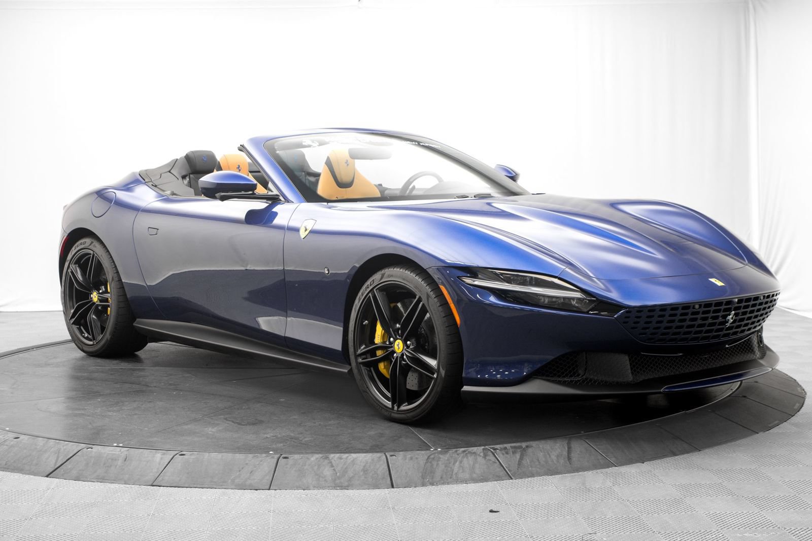 Used 2025 Ferrari Roma Spider RWD image 17