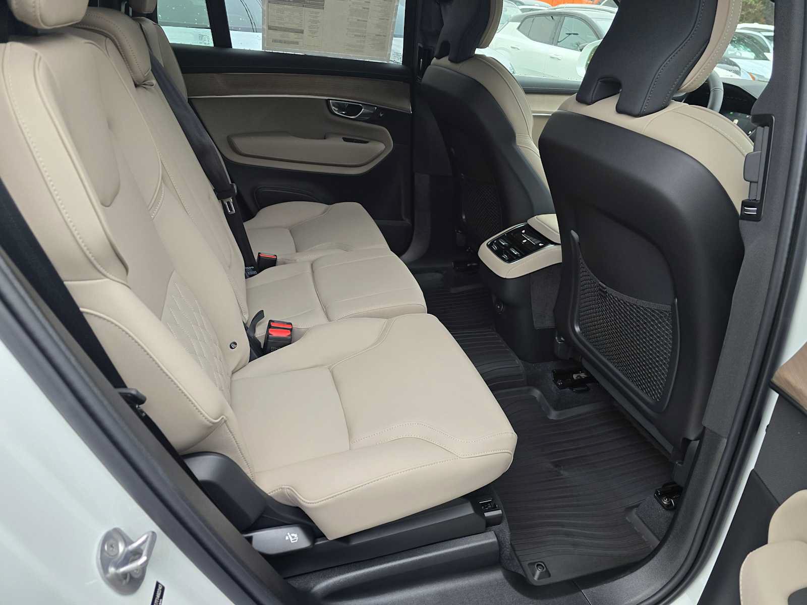 New 2026 Volvo XC90 B6 Plus w/ Protection Package Premier AWD/4WD image 13