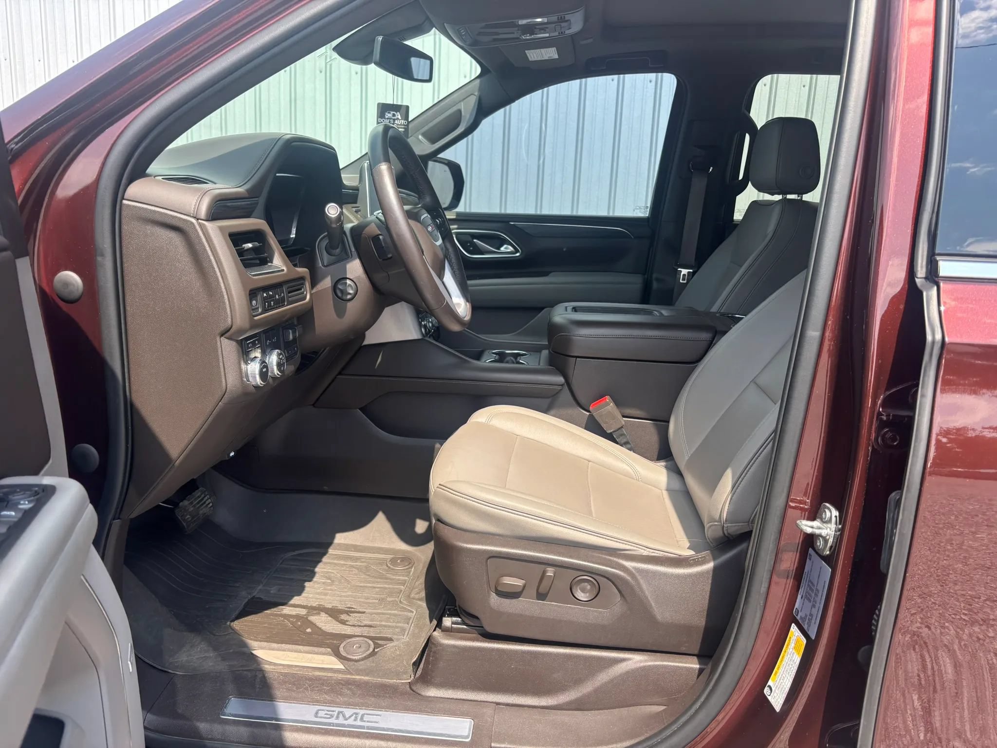 Used 2022 GMC Yukon XL SLT w/ SLT Premium Package AWD/4WD image 22