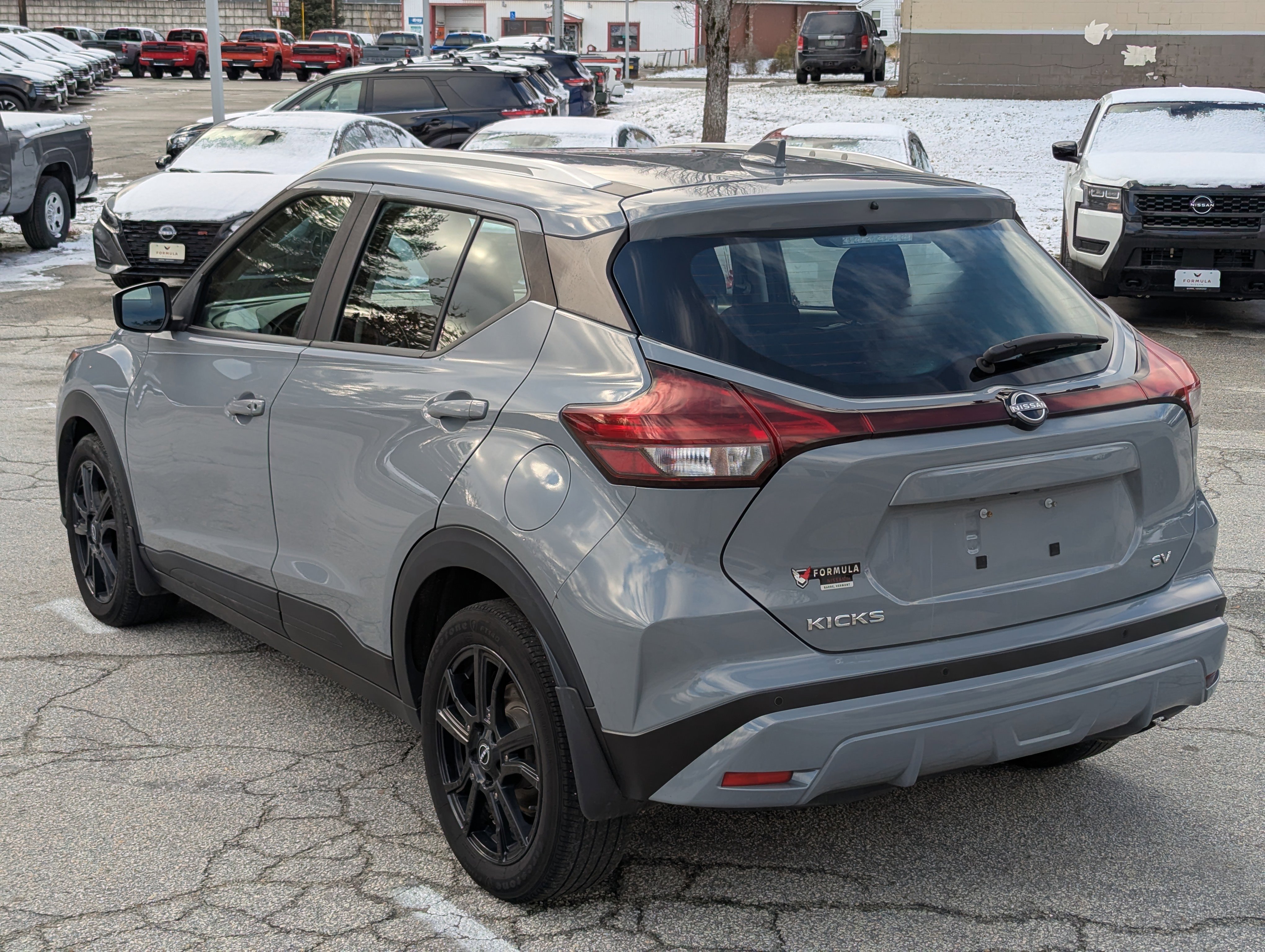Used 2023 Nissan Kicks SV image 5