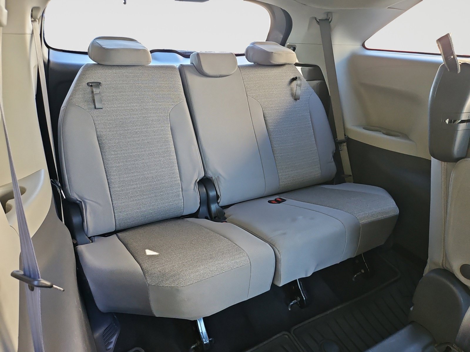Used 2021 Toyota Sienna LE w/ LE Plus Package AWD/4WD image 23