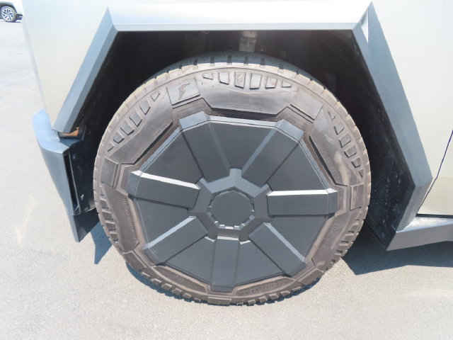 Used 2024 Tesla Cybertruck AWD Crew Cab image 9