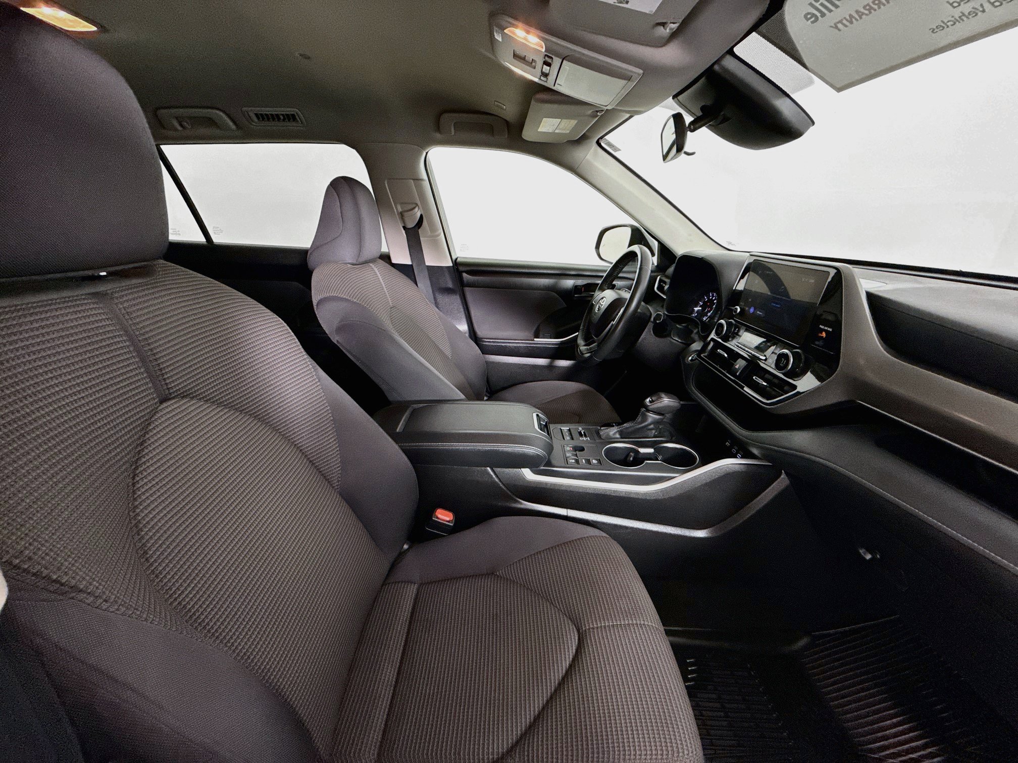 Used 2025 Toyota Highlander LE AWD/4WD image 29