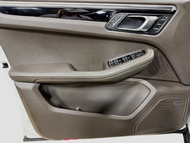 Used 2021 Porsche Macan AWD/4WD image 21