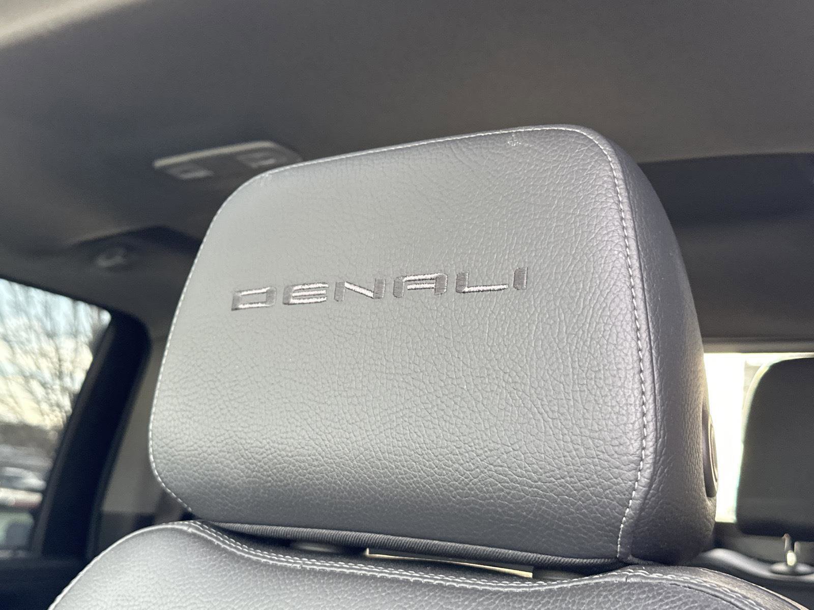 Used 2023 GMC Sierra 3500 Denali w/ Denali Black Diamond Edition image 14