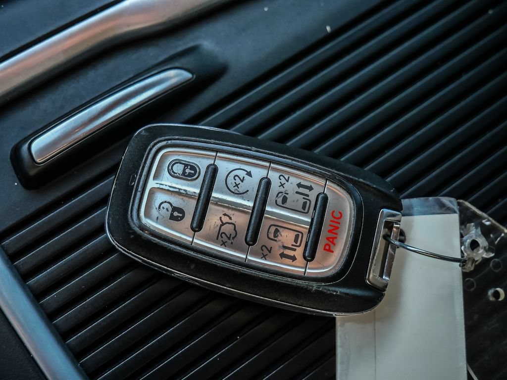 Used 2021 Chrysler Pacifica Touring-L FWD image 42