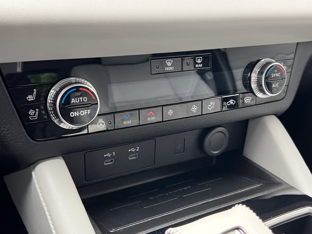 Used 2025 Mitsubishi Outlander AWD image 31