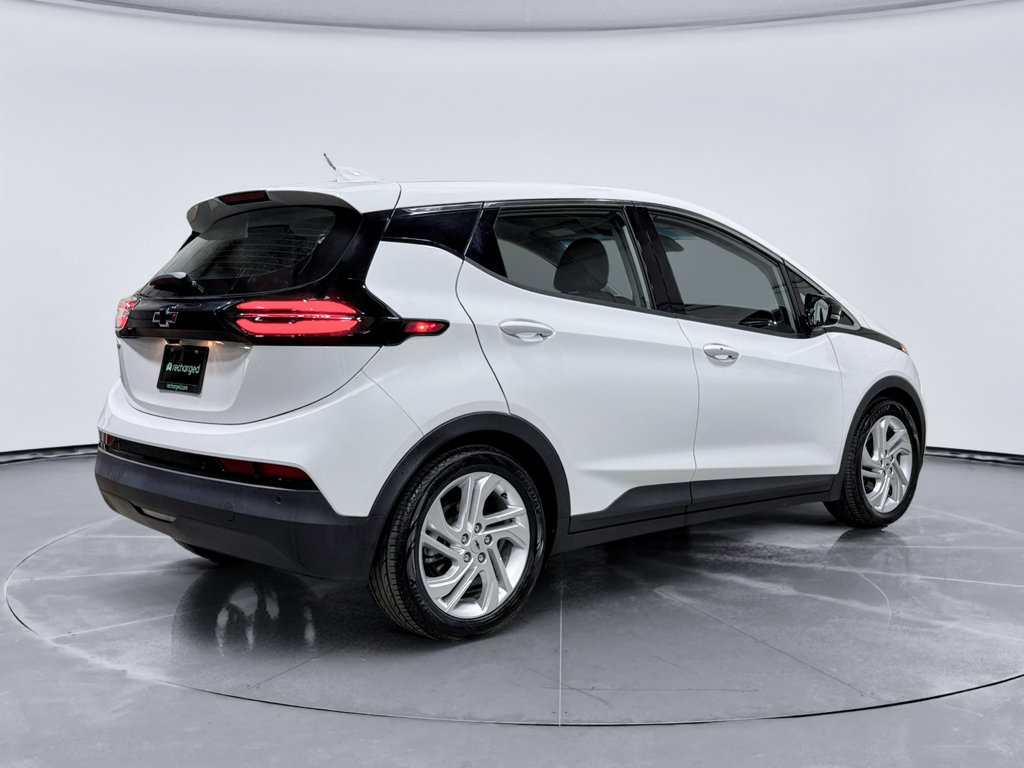 Used 2022 Chevrolet Bolt LT FWD image 3