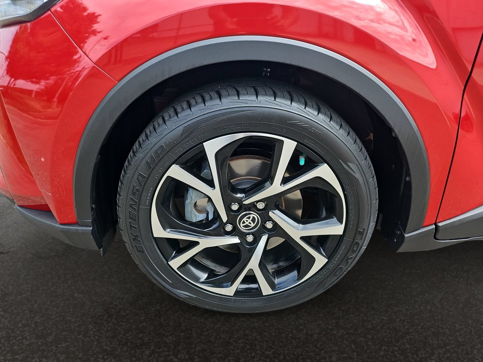 Used 2021 Toyota C-HR XLE FWD image 34