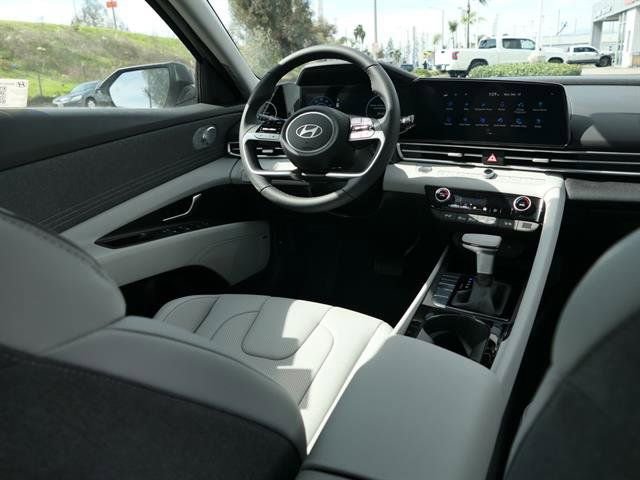 New 2025 Hyundai Elantra Limited FWD image 24