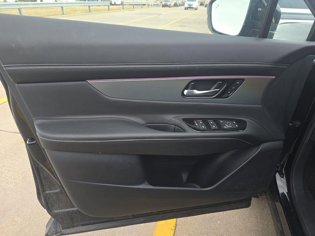 Certified 2025 Nissan Murano SL image 13