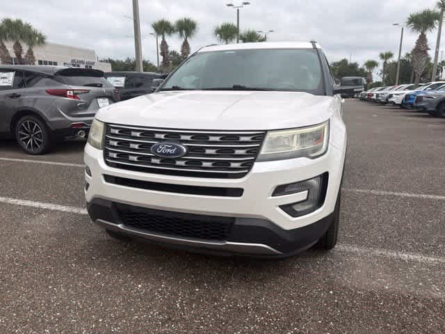 Used 2017 Ford Explorer XLT FWD image 3