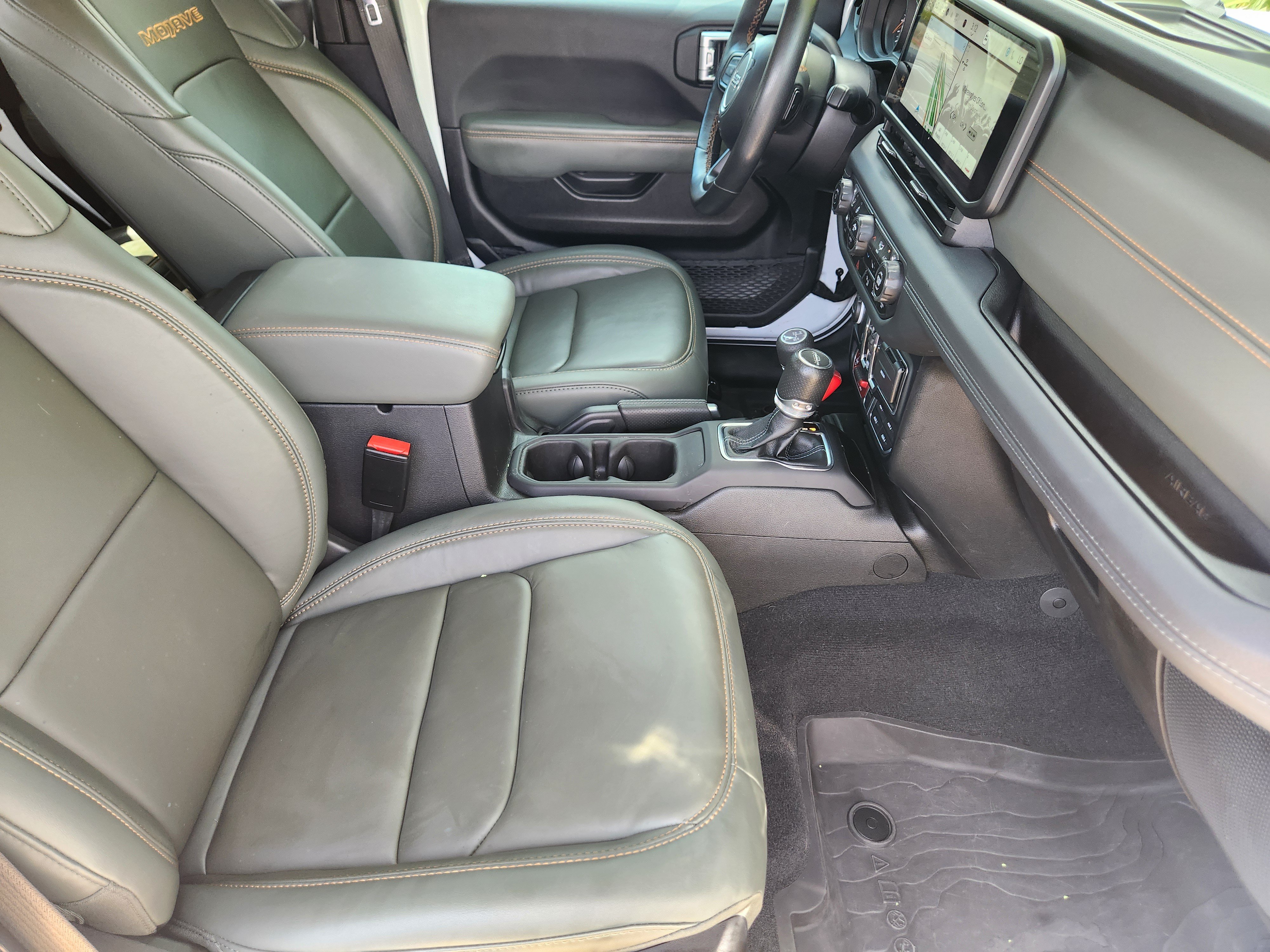 Used 2024 Jeep Gladiator Mojave AWD/4WD image 10